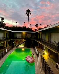 Tropicanyon Apartments in Los Angeles, CA - Foto de edificio - Building Photo