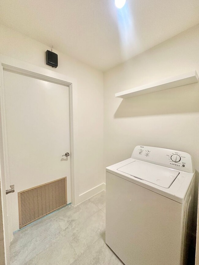 1308 Crestwood Rd-Unit -B in Austin, TX - Building Photo - Building Photo