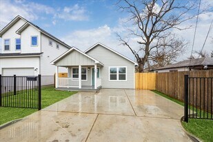903 E 37th St in Houston, TX - Building Photo