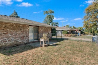 1201 E Willard St in Urbana, IL - Building Photo - Building Photo