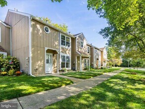 18 Pond View Dr in Plainsboro, NJ - Building Photo - Building Photo