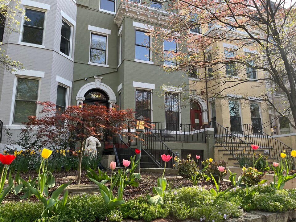 1932 Calvert St NW, Unit 2 in Washington, DC - Building Photo