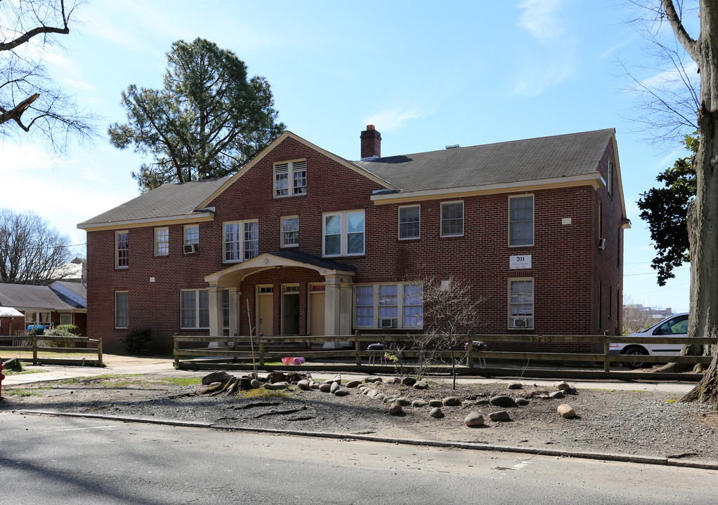 311 W Trinity Ave in Durham, NC - Foto de edificio