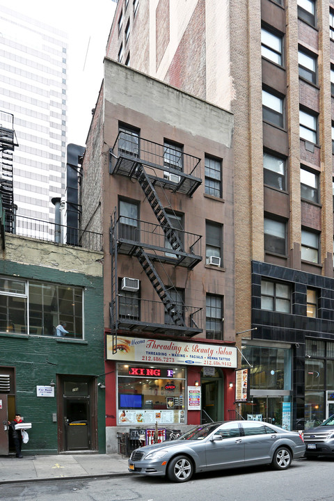 164 E 56th St in New York, NY - Building Photo