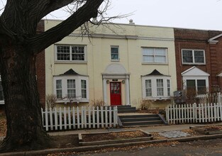 1204 Holbrook St Ne in Washington, DC - Foto de edificio - Building Photo