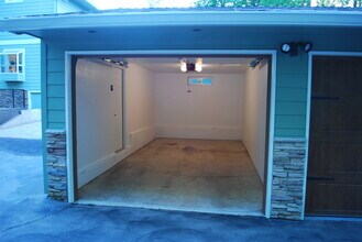 4030 SW Dolph Ct in Portland, OR - Building Photo - Building Photo