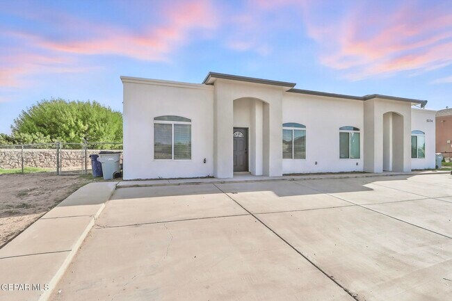 5274 Sean Haggerty Dr in El Paso, TX - Building Photo - Building Photo