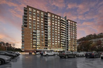 306 Hudson Park in Edgewater, NJ - Building Photo - Building Photo