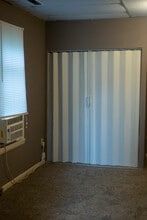 321 E Washington St in Flora, IL - Building Photo - Building Photo