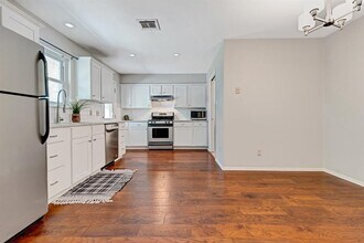 7402 Bucknell Dr in Austin, TX - Building Photo - Building Photo