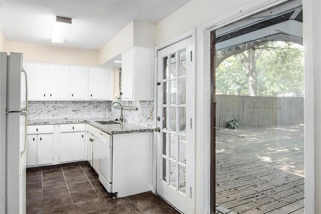property at 5538 Pagewood Ln