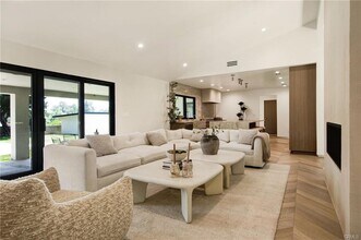 10742 Walnut Dr in Los Angeles, CA - Building Photo - Building Photo