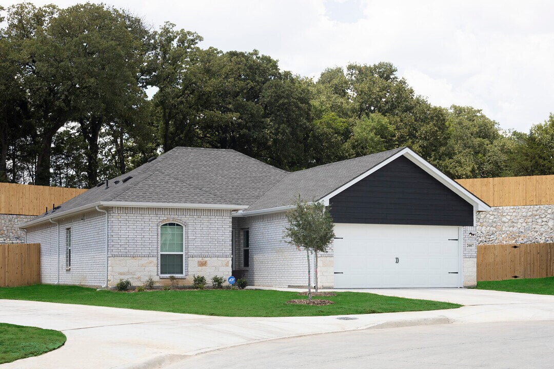 611 Cottage Row in Mabank, TX - Building Photo