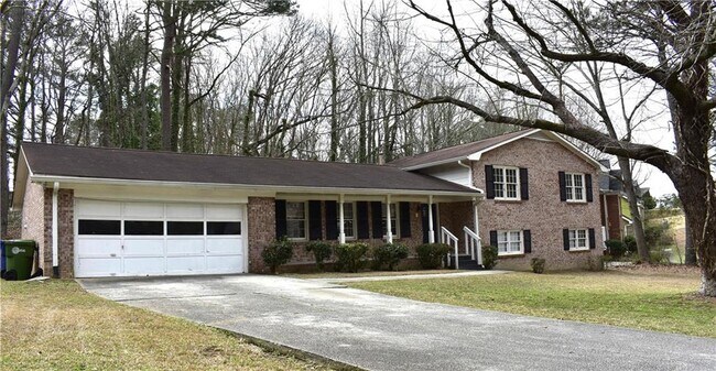 2576 Peyton Woods Trail SW in Atlanta, GA - Building Photo - Building Photo