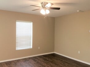 1733 Strathmore Cir in Mount Dora, FL - Foto de edificio - Building Photo