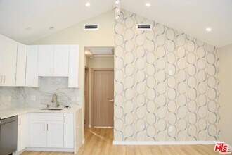 8235 Alcove Ave in Los Angeles, CA - Building Photo - Building Photo