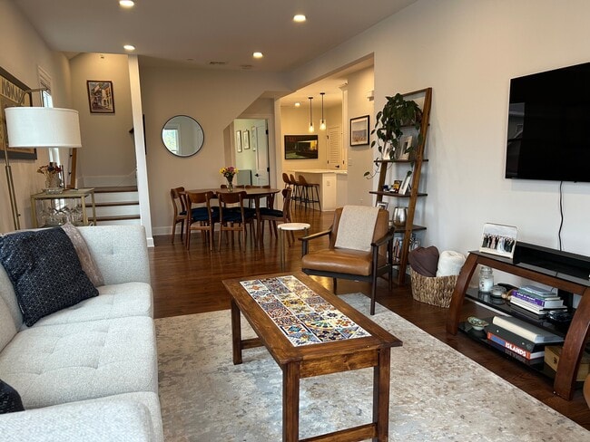 8 Willard Ave, Unit 3 in Medford, MA - Building Photo - Building Photo