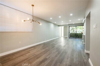 1305 N Columbus Ave, Unit 103 in Glendale, CA - Foto de edificio - Building Photo