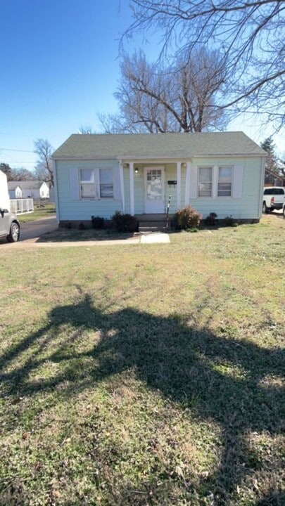 1609 S Monroe St in Enid, OK - Building Photo