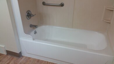 10 Parkdale Dr in Lancaster, NY - Building Photo - Building Photo