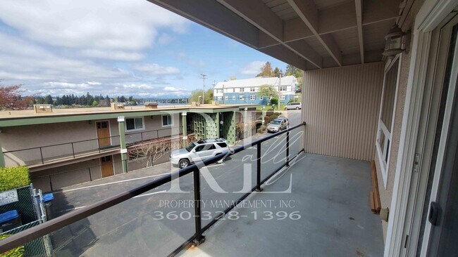 1717 E 16th St in Bremerton, WA - Building Photo - Building Photo
