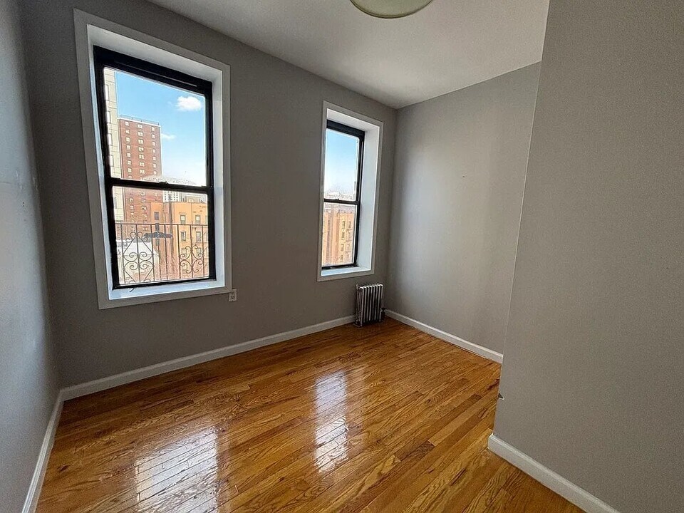 112 E 103rd St, Unit 26 in New York, NY - Foto de edificio