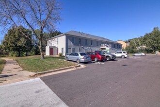 Woodsedge in Eau Claire, WI - Foto de edificio - Building Photo