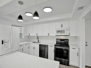 2771 Taft St, Unit 409 in Hollywood, FL - Foto de edificio - Building Photo