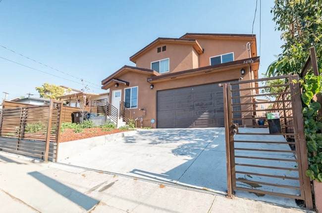 property at 3258 Dundas St