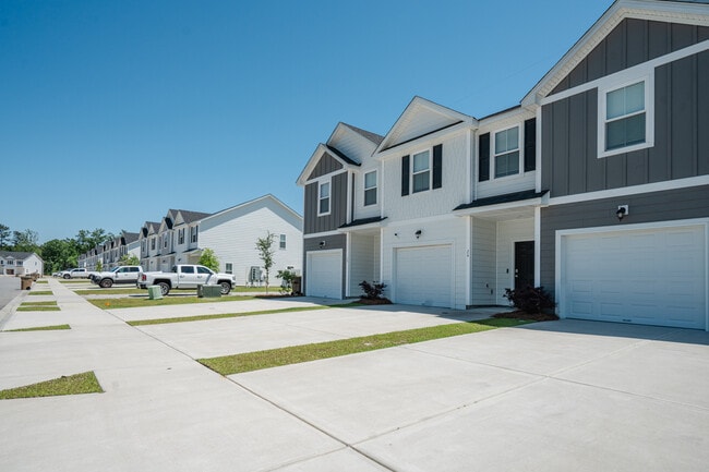 24 Stafford Lp in Richmond Hill, GA - Building Photo - Building Photo