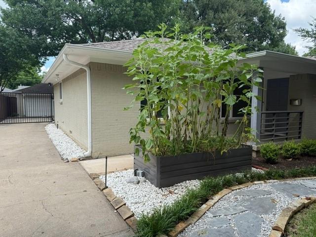 6815 Ravendale Ln in Dallas, TX - Building Photo - Building Photo