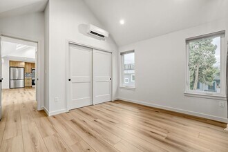 6715 Aurora Ave N in Seattle, WA - Building Photo - Building Photo