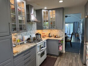 7405 Maywood Dr in Pleasanton, CA - Building Photo - Building Photo