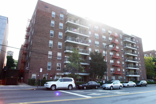 The Barbizon in Flushing, NY - Foto de edificio - Building Photo