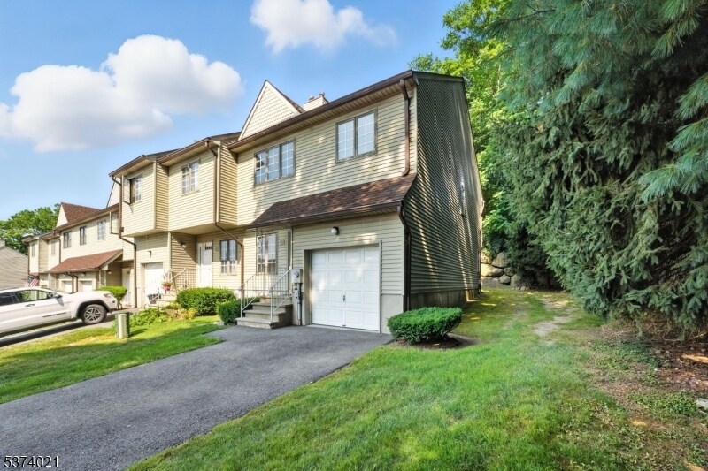 31 Hickory Ln in Boonton, NJ - Building Photo