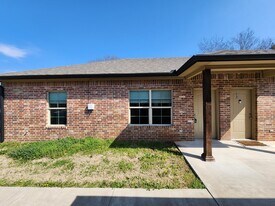 417 E 13th St in Ada, OK - Building Photo