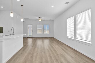 304 Willow Sage Ct in Montgomery, TX - Foto de edificio - Building Photo