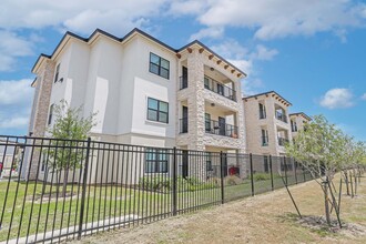 Avanti Legacy at Emerald Point in McAllen, TX - Building Photo - Building Photo