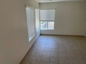 531 N Rosemary Ln in Burbank, CA - Foto de edificio - Building Photo