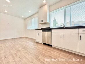 1135 S Doheny Dr, Unit 4 in Los Angeles, CA - Building Photo - Building Photo