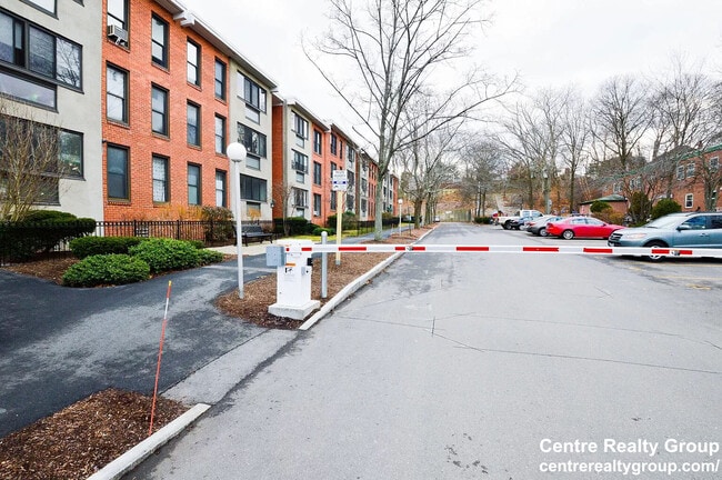 28 Juniper St, Unit 78 in Brookline, MA - Building Photo - Building Photo