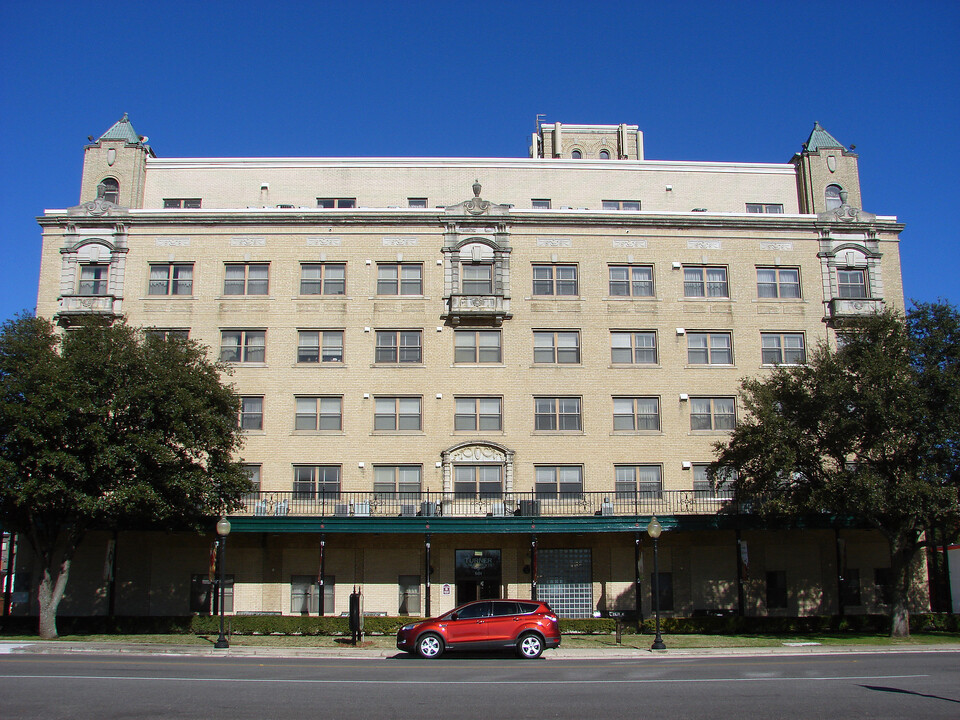 Turner Apartments in Gainesville, TX - Building Photo