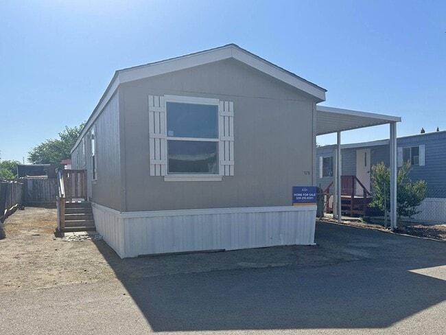 1470 Elizabeth St in Coalinga, CA - Building Photo - Building Photo