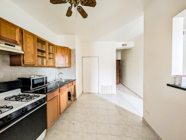 3135 W Augusta Blvd, Unit 2R in Chicago, IL - Building Photo - Building Photo