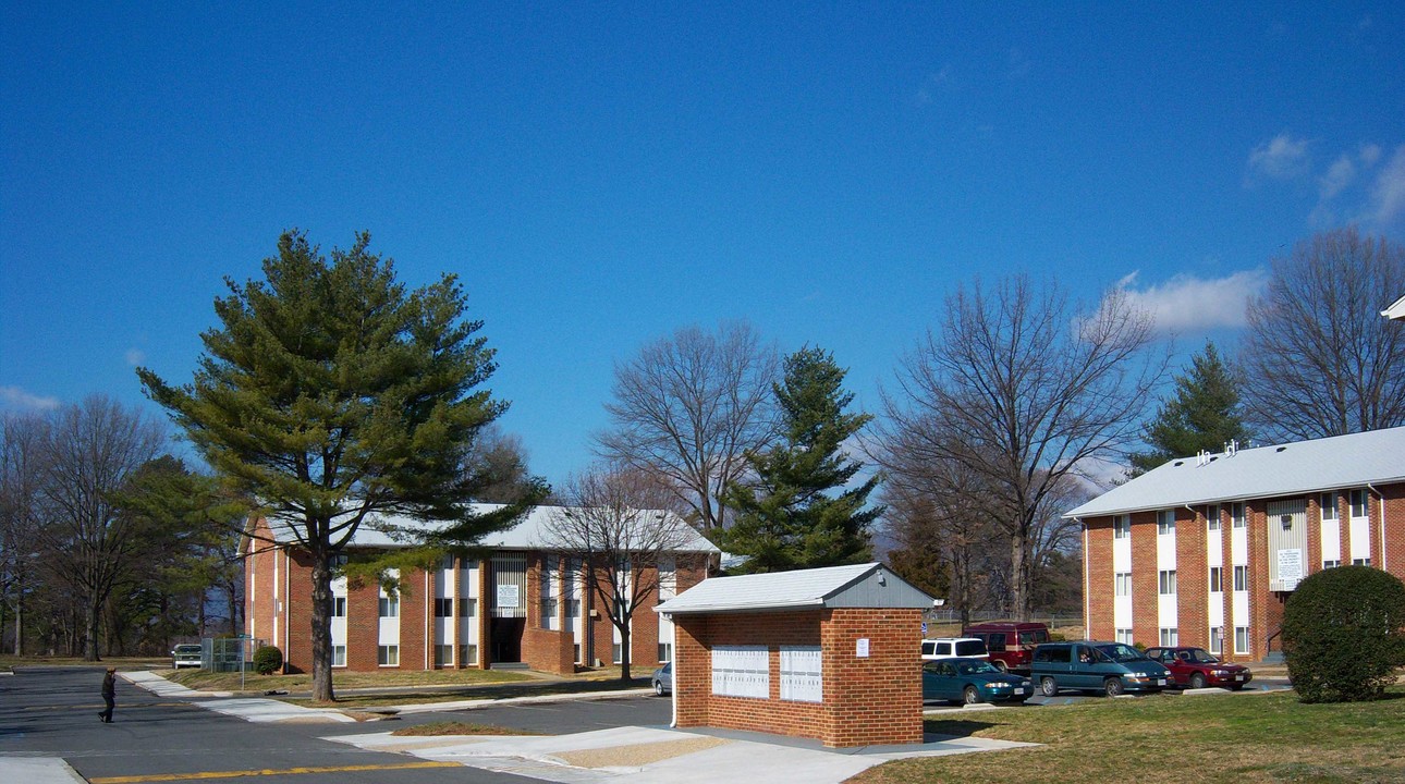 Ashton Heights in Roanoke, VA - Building Photo