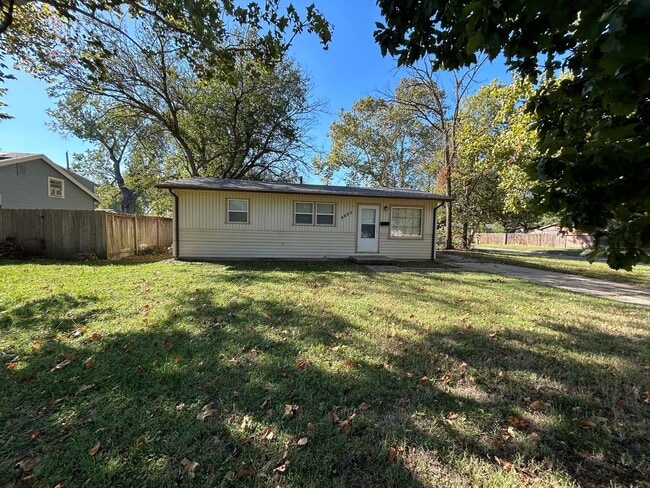 property at 4605 S Glenn St