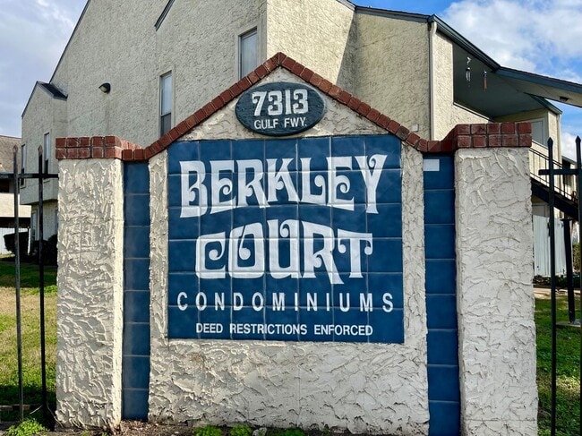 property at 7313 Gulf Fwy
