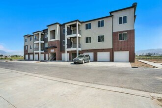 3325 1830 North H303 in Lehi, UT - Building Photo - Building Photo
