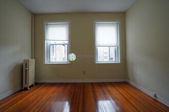 1120 Commonwealth Ave, Unit 8 in Boston, MA - Foto de edificio - Building Photo