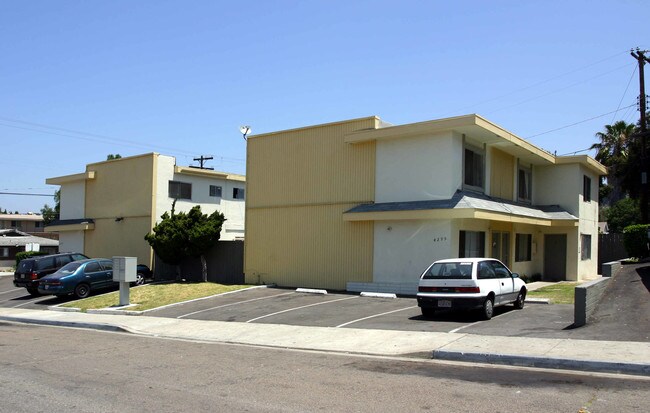 4295-4299 Schoolridge Ln in La Mesa, CA - Building Photo - Building Photo